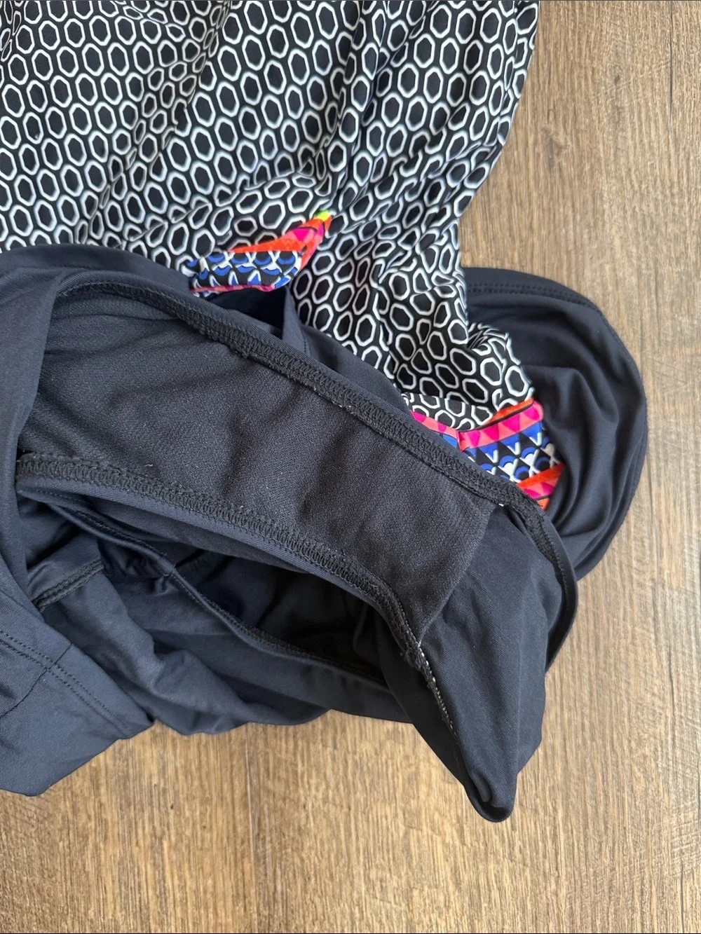 Jag Black Patterned One-Piece Swimsuit with Colorful Trim Size Medium